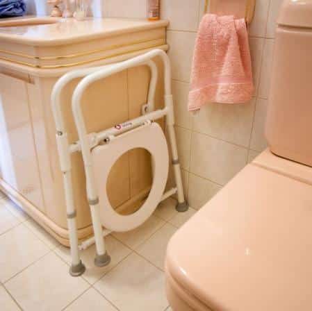 Foldable-Over-Toilet-Frame-or-Commode_2