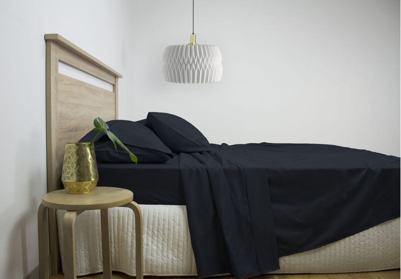 ARDOR-2500TC-SHEET-SET-NAVY-LIFESTYLE-scaled-jpg