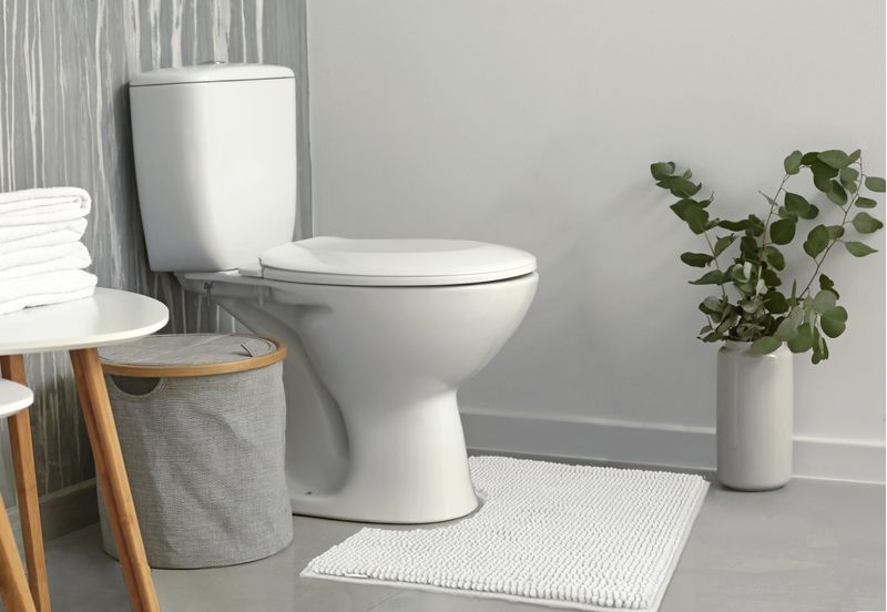 ALGODON-CONTOURED-TOGGLE-BATH-MAT-WHITE-LIFESTYLE-scaled-jpg