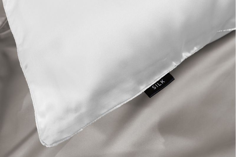 ARDOR-SILK-PILLOWCASE-WHITE-DETAIL-03-jpg