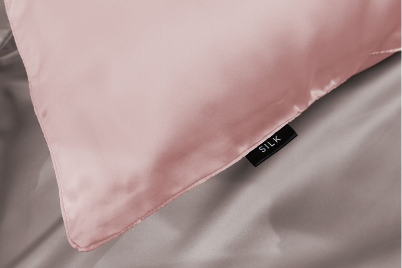 ARDOR-SILK-PILLOWCASE-SOFT-PINK-DETAIL-03-jpg