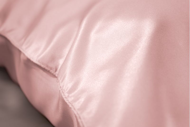 ARDOR-SILK-PILLOWCASE-SOFT-PINK-DETAIL-02-jpg