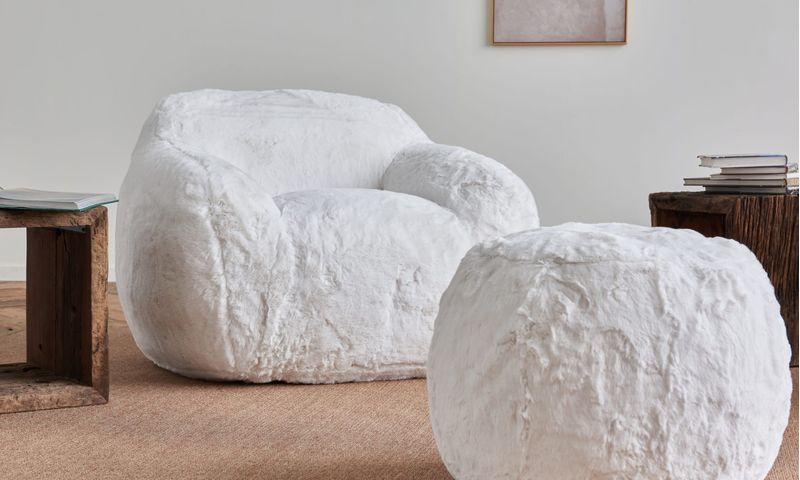 I-AM-FAKE-FAUX-FUR-CLOSE-UP-WHITE-scaled-jpg