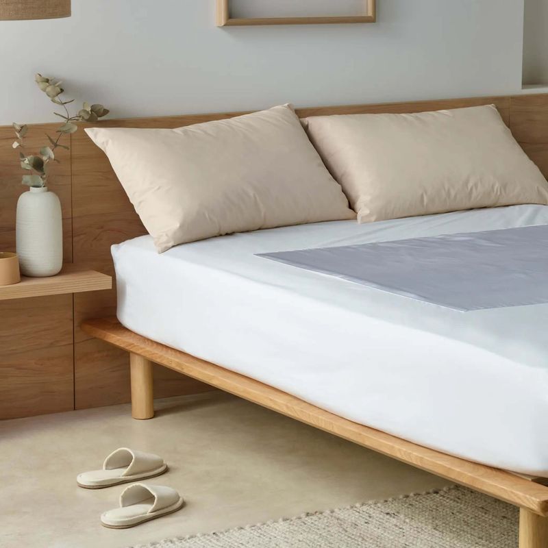Mobility-Assist-Waterproof-Bed-Protector-Staydry_1.webp