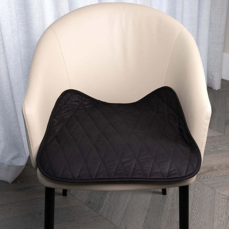 Chair_Pad_Black_Staydry_1.webp