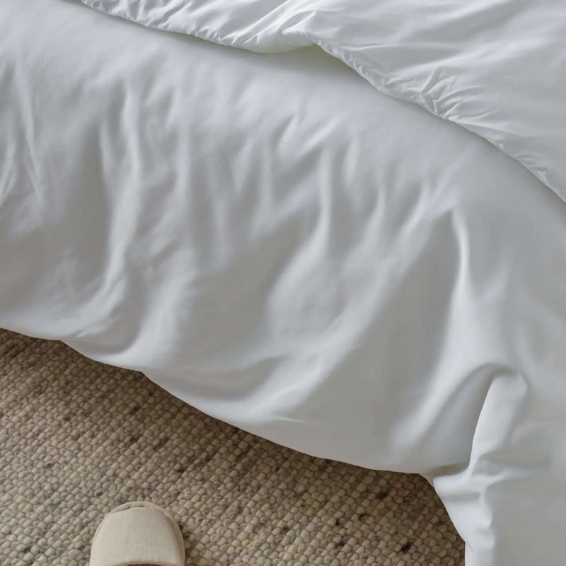 Everyday_-Easy_Water-Resistant_Quilt-Upclose_1.webp