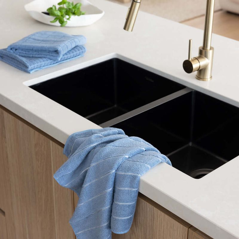 MFKTTSBLU_MicrofibreKitchenTowel_3Pack_Blue_LIF_2000_b.jpg