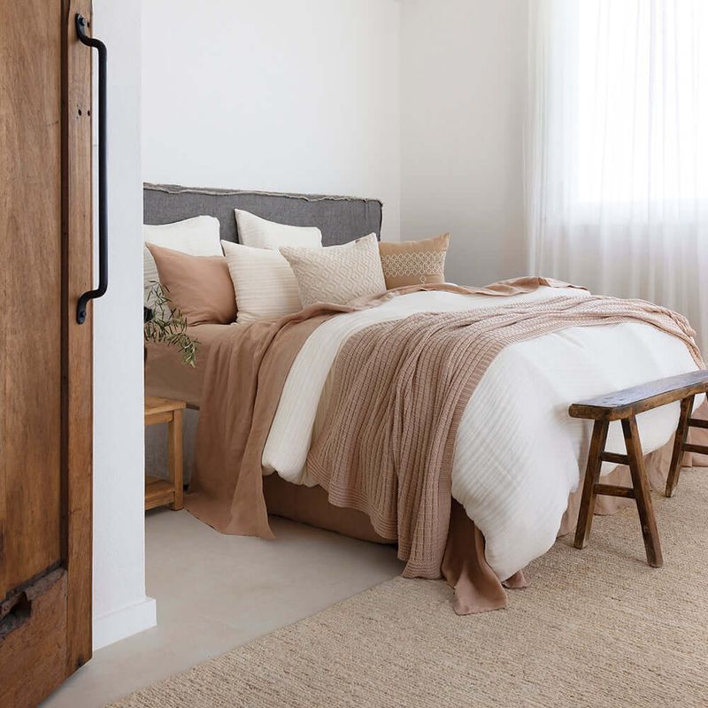 Bambury-quality-flax-linen-bedlinen-neutral-contemporary-bedroom.jpg