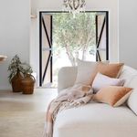 BLVVELRCTHI_RectangleVelvetCushion_Thistle_LIF_web_a.jpg