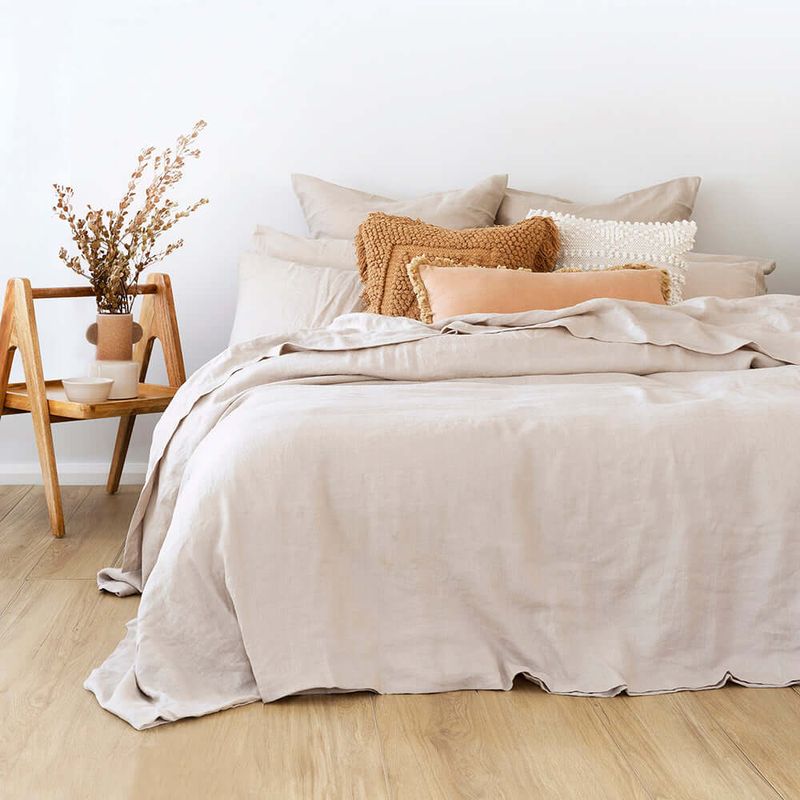 BRLQCS-PEB_FrenchLinenQuiltCoverSet_Pebble_LIF_web_a_p.jpg