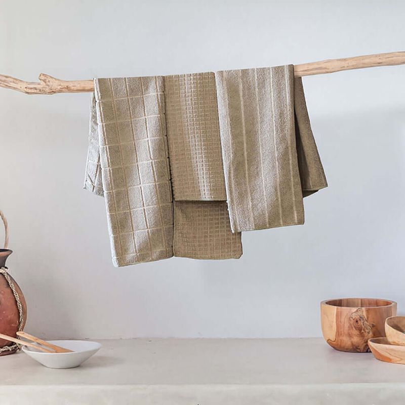 MFKTTSMOC_MicrofibreKitchenTowel_3Pack_mocha_LIF_web_d.jpg