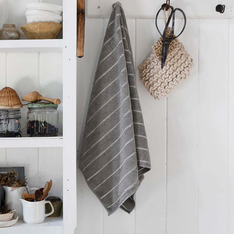 MFKTTSGRE_MicrofibreKitchenTowel_3Pack_Grey_LIF_web_d.jpg